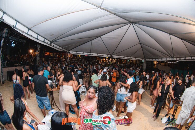 Anna Catarina agita o Arrocha Sueds Beach em Porto Seguro 537