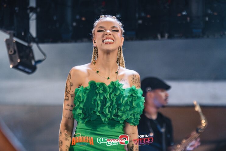 Anna Catarina agita o Arrocha Sueds Beach em Porto Seguro 548