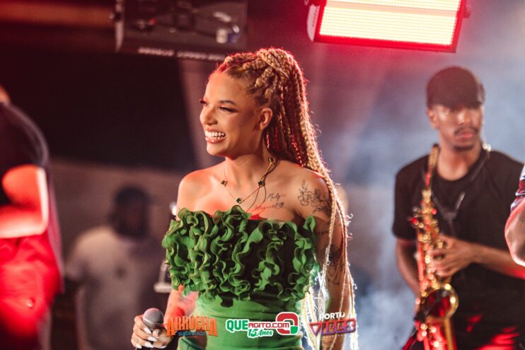 Anna Catarina agita o Arrocha Sueds Beach em Porto Seguro 550