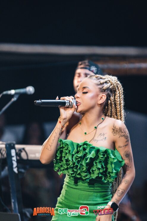 Anna Catarina agita o Arrocha Sueds Beach em Porto Seguro 551