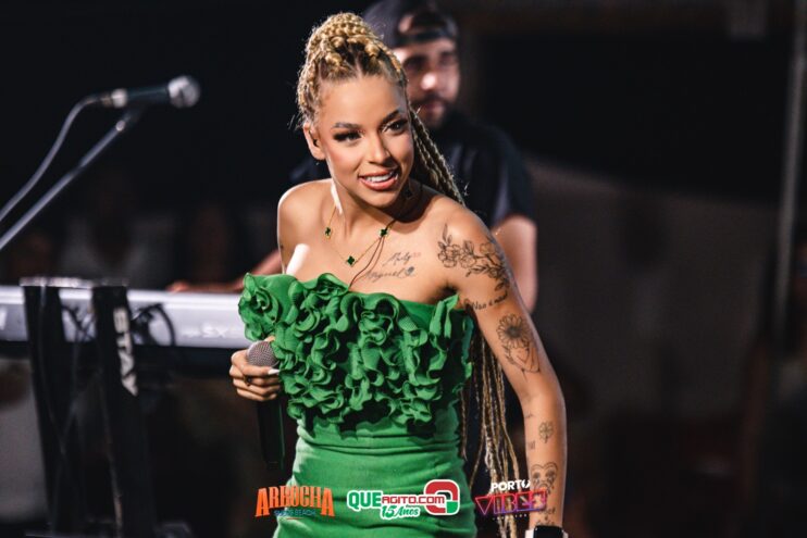 Anna Catarina agita o Arrocha Sueds Beach em Porto Seguro 553