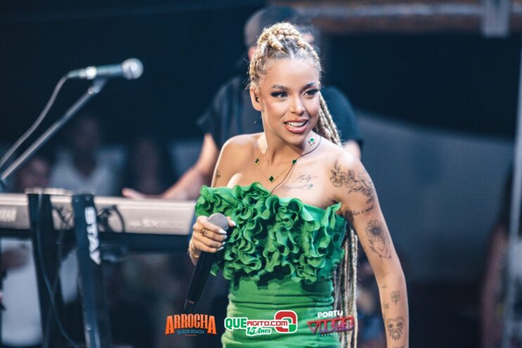 Anna Catarina agita o Arrocha Sueds Beach em Porto Seguro 554