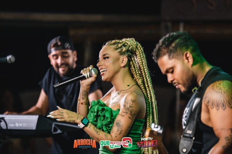 Anna Catarina agita o Arrocha Sueds Beach em Porto Seguro 556