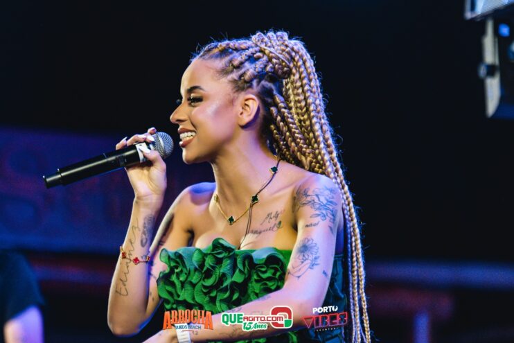 Anna Catarina agita o Arrocha Sueds Beach em Porto Seguro 565