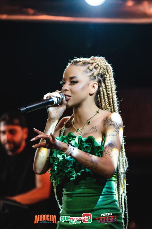 Anna Catarina agita o Arrocha Sueds Beach em Porto Seguro 569