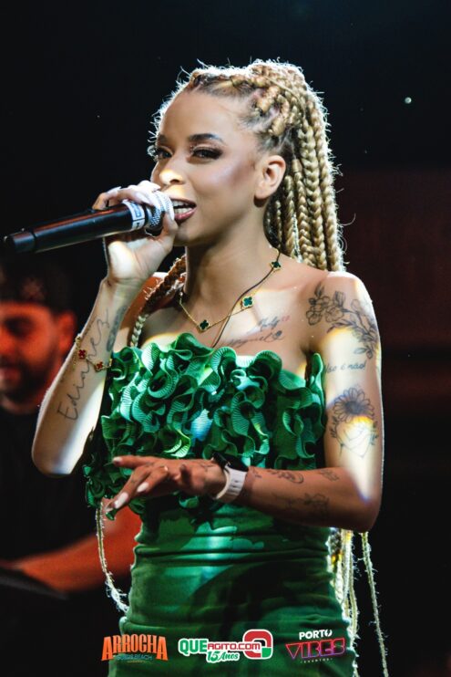 Anna Catarina agita o Arrocha Sueds Beach em Porto Seguro 570