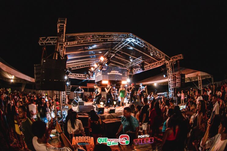 Anna Catarina agita o Arrocha Sueds Beach em Porto Seguro 574