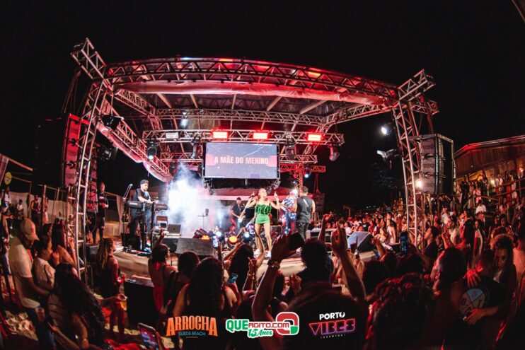 Anna Catarina agita o Arrocha Sueds Beach em Porto Seguro 576