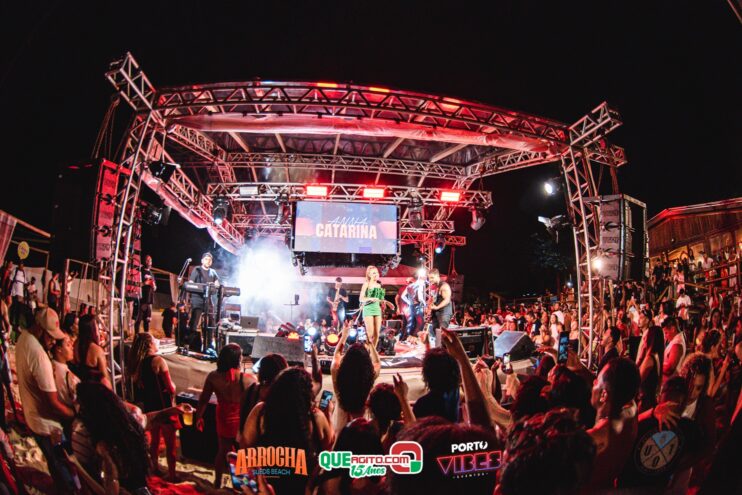 Anna Catarina agita o Arrocha Sueds Beach em Porto Seguro 577