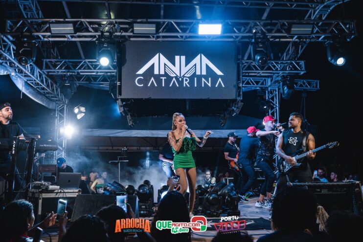 Anna Catarina agita o Arrocha Sueds Beach em Porto Seguro 579