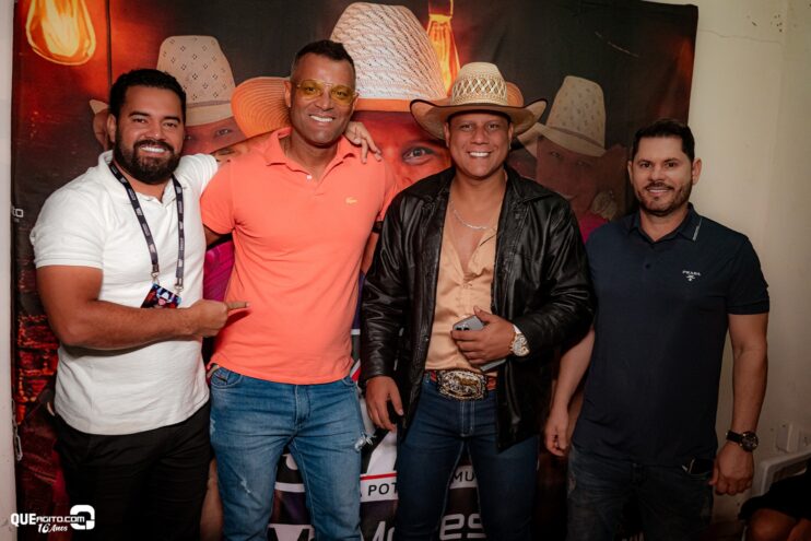 Vall Sylva agita a noite de sexta-feira na Ilha de Guriri com show inesquecível 75