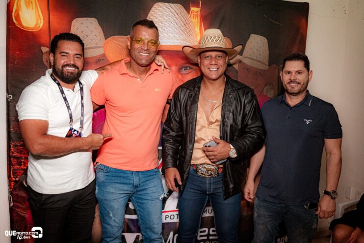 Vall Sylva agita a noite de sexta-feira na Ilha de Guriri com show inesquecível 76