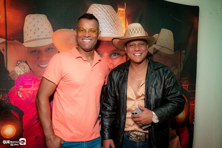 Vall Sylva agita a noite de sexta-feira na Ilha de Guriri com show inesquecível 77