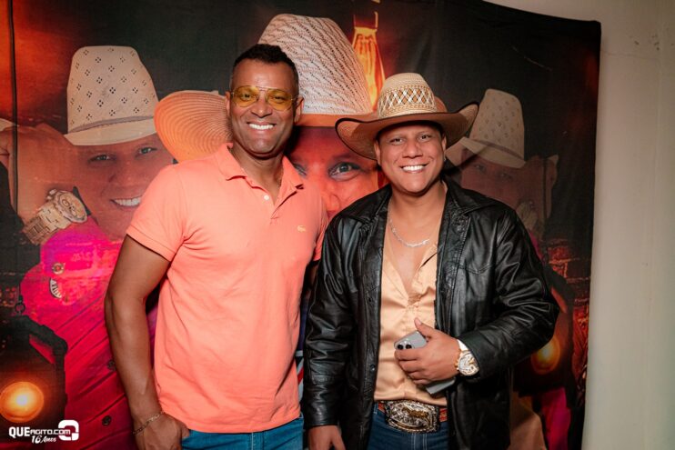 Vall Sylva agita a noite de sexta-feira na Ilha de Guriri com show inesquecível 78