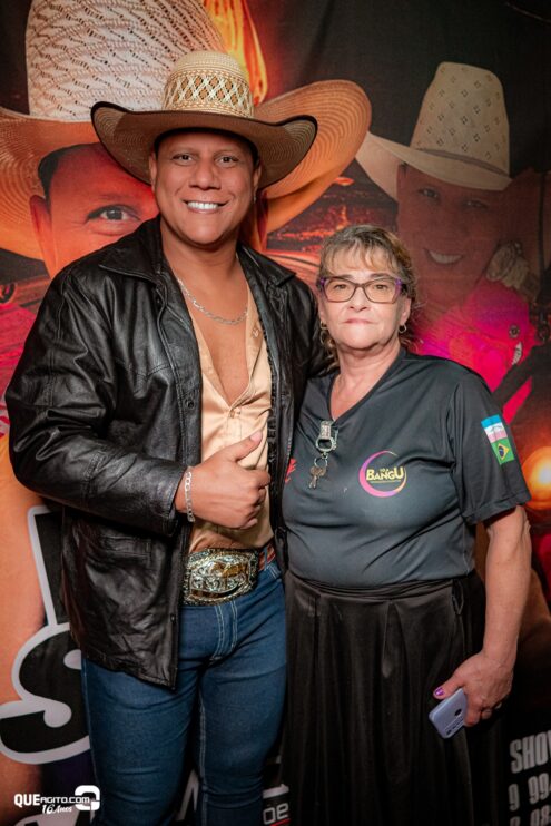 Vall Sylva agita a noite de sexta-feira na Ilha de Guriri com show inesquecível 90