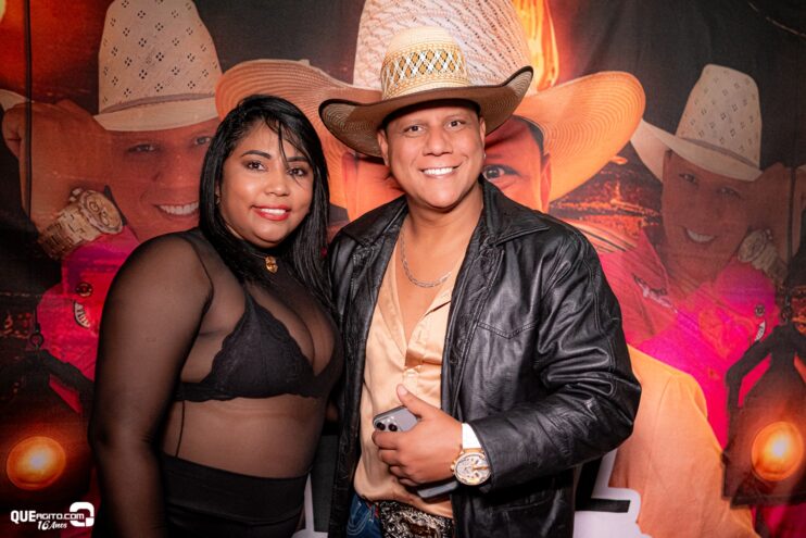 Vall Sylva agita a noite de sexta-feira na Ilha de Guriri com show inesquecível 95