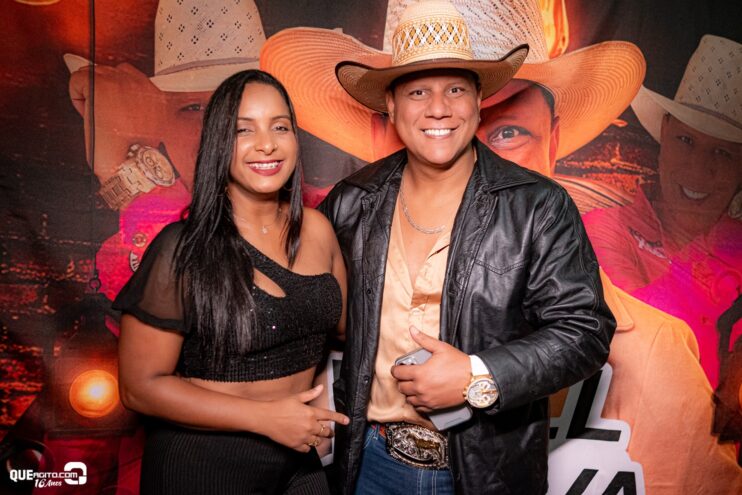 Vall Sylva agita a noite de sexta-feira na Ilha de Guriri com show inesquecível 98