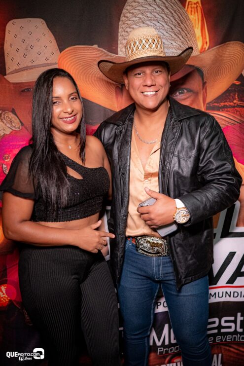 Vall Sylva agita a noite de sexta-feira na Ilha de Guriri com show inesquecível 99