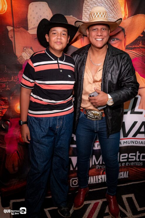 Vall Sylva agita a noite de sexta-feira na Ilha de Guriri com show inesquecível 100