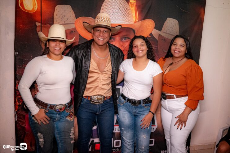 Vall Sylva agita a noite de sexta-feira na Ilha de Guriri com show inesquecível 123