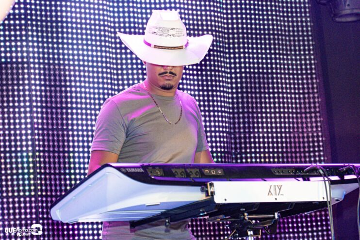 Vall Sylva agita a noite de sexta-feira na Ilha de Guriri com show inesquecível 200