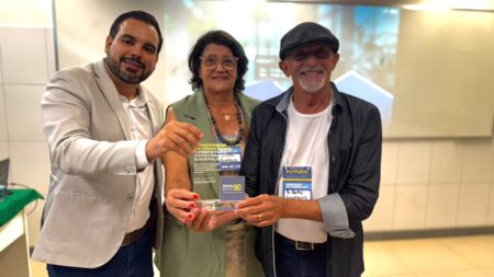 Prefeitura de Eunápolis é homenageada pelo SENAI como Agente Transformador de Histórias por ações voltadas à Educação de Jovens e Adultos Prefeitura de Eunápolis é homenageada pelo SENAI como Agente Transformador de Histórias por ações voltadas à Educação de Jovens e Adultos 11