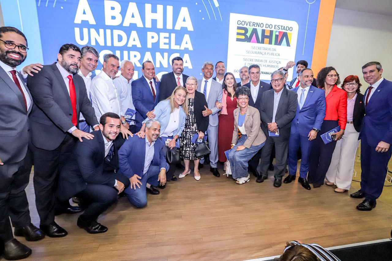 Deputada Cláudia Oliveira destina viatura para Eunápolis e reforça compromisso com a segurança pública 7