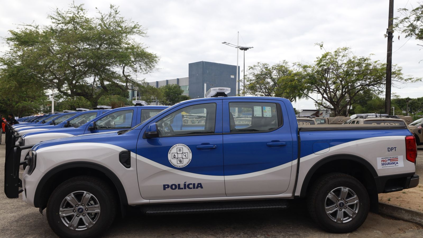 Deputada Cláudia Oliveira destina viatura para Eunápolis e reforça compromisso com a segurança pública 6