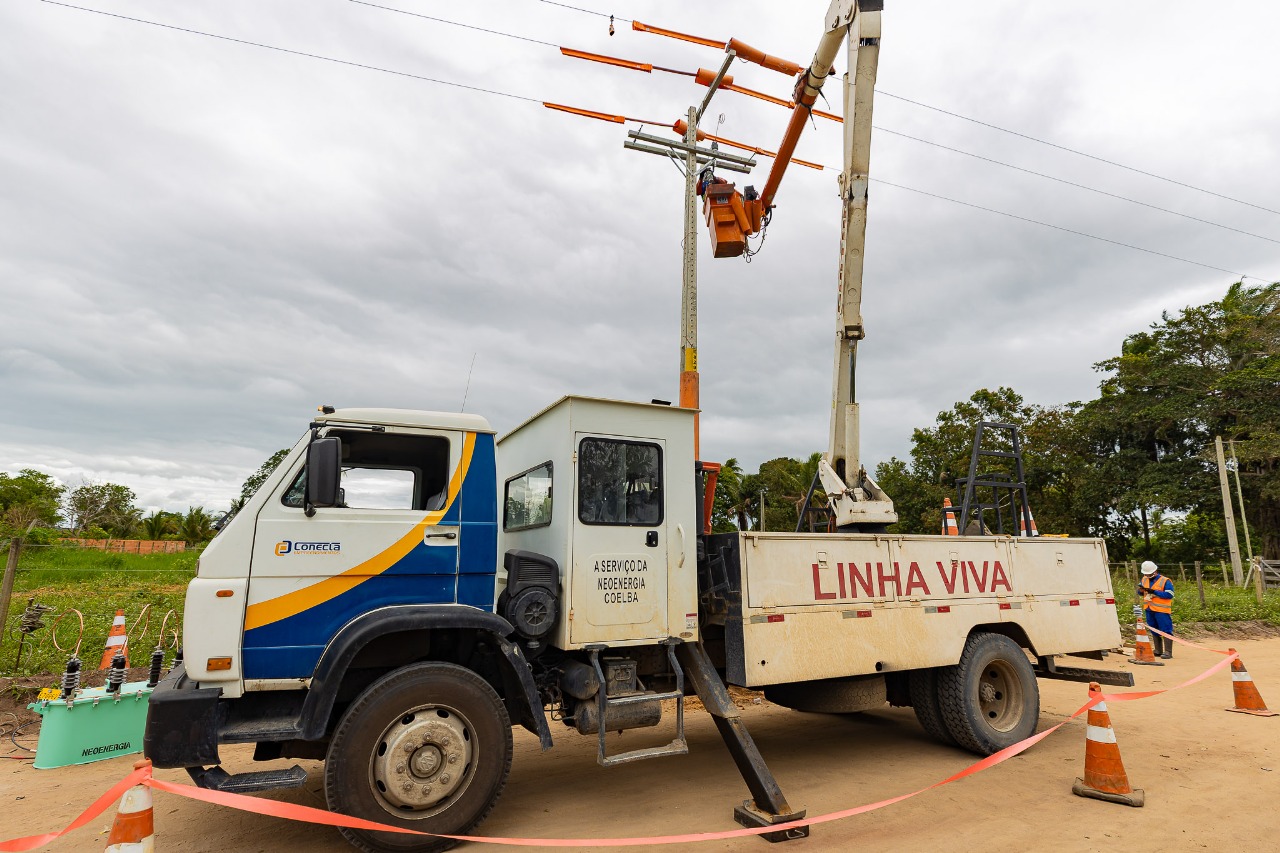Deputada Cláudia Oliveira viabiliza extensão da rede de energia elétrica para ativar sistema de abastecimento de água na zona rural de Eunápolis 5