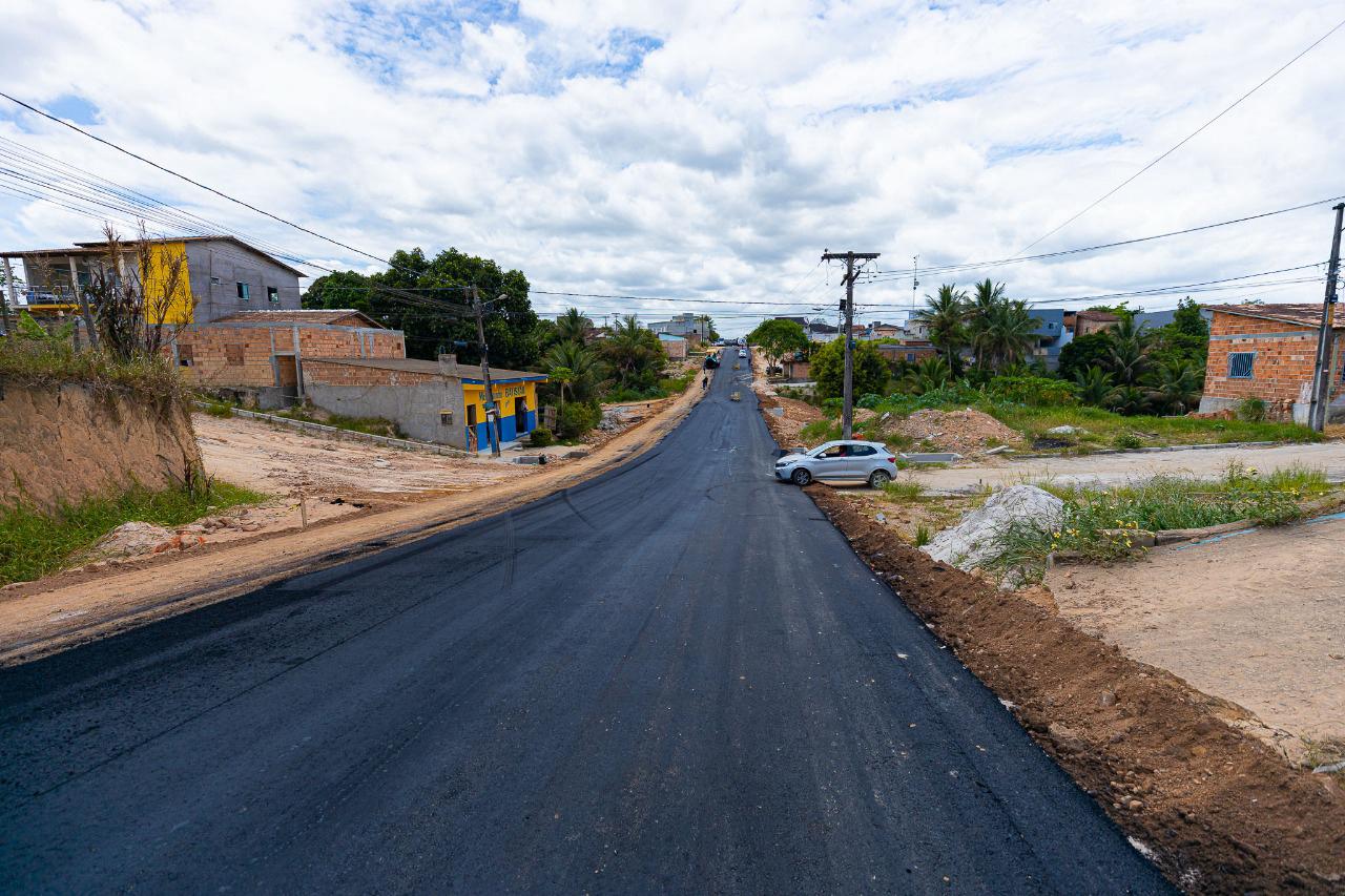 Prefeito Robério vistoria início da etapa final de pavimentação na Rua Adolpho Xavier 33