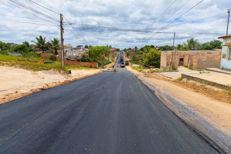 Prefeito Robério vistoria início da etapa final de pavimentação na Rua Adolpho Xavier 10