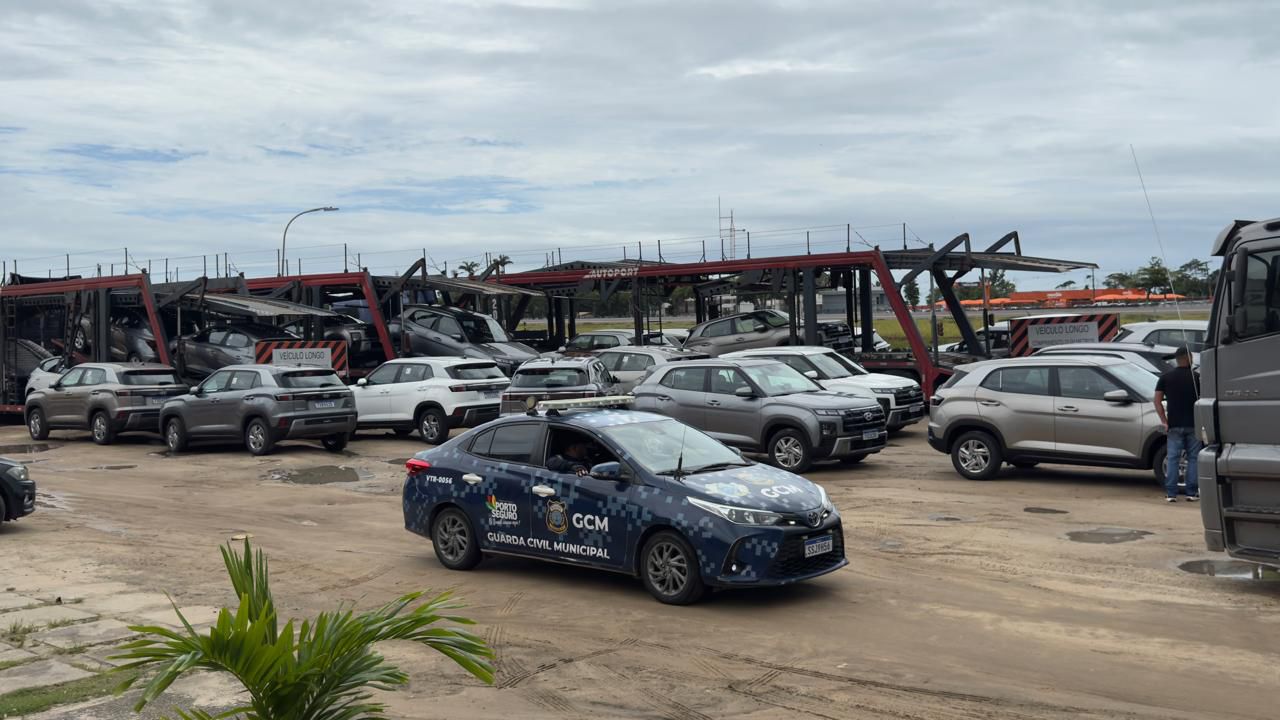 Chegada de carretas lotadas de veículos para locação reforça necessidade da cobrança de taxa ambiental em Porto Seguro 5