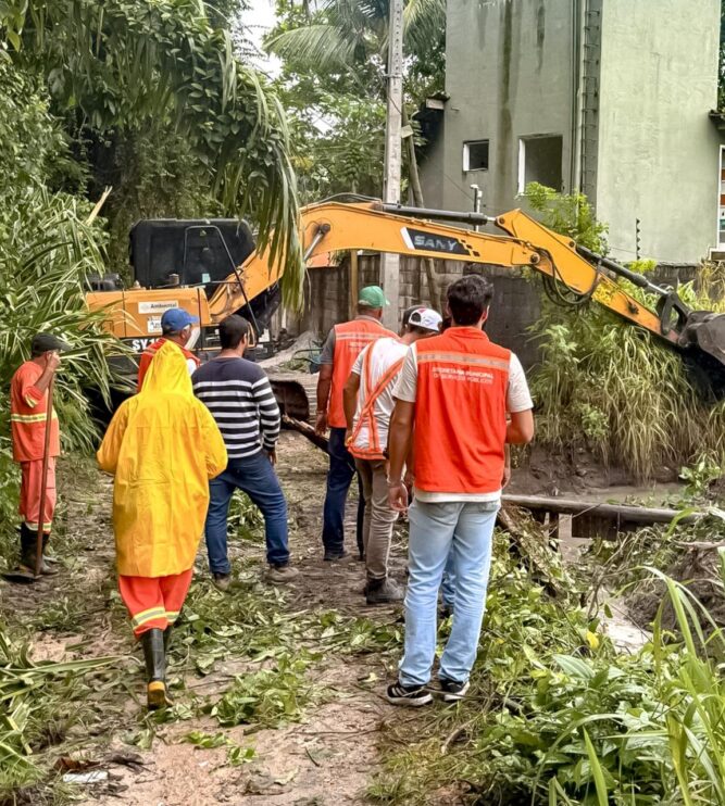 Prefeitura de Porto Seguro mobiliza equipes em regime de plantão após acúmulo de chuvas nas últimas horas 16