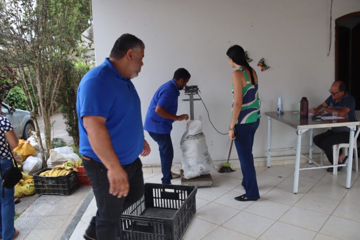 Prefeitura de Eunápolis inicia entregas de alimentos do PAA 12