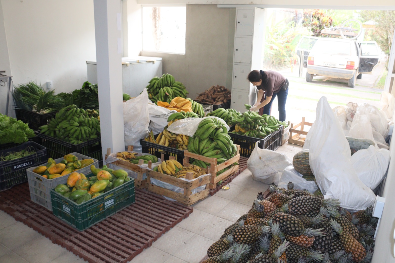 Prefeitura de Eunápolis inicia entregas de alimentos do PAA 17