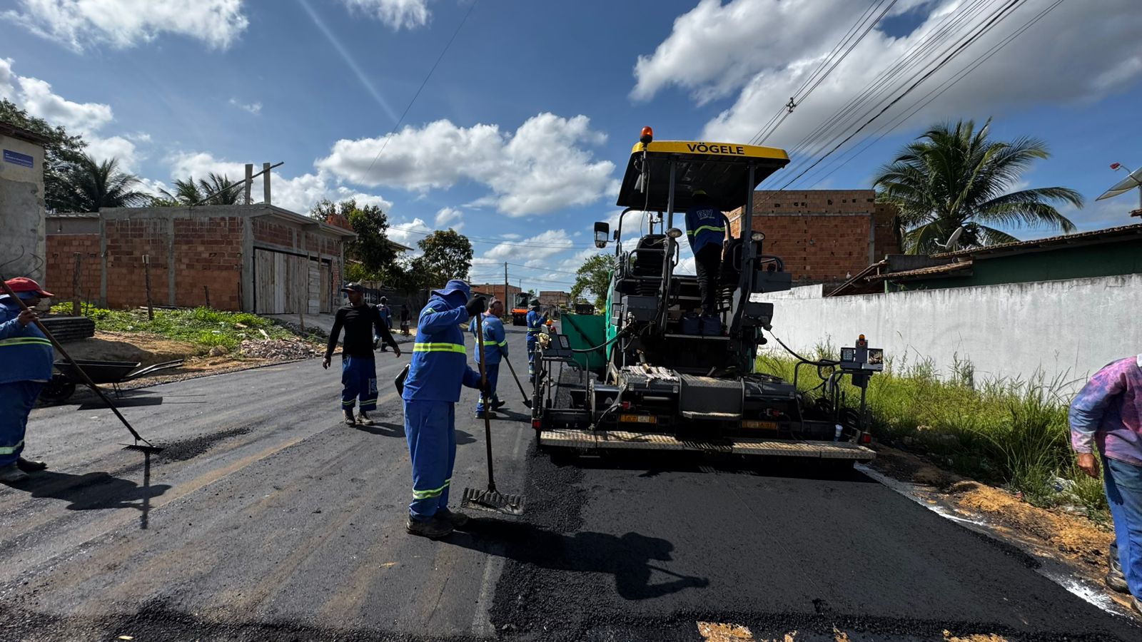 Prefeitura de Eunápolis avança com obras de macrodrenagem e pavimentação na Rua Adolfo Xavier 14