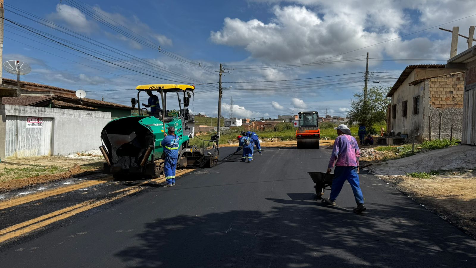 Prefeitura de Eunápolis avança com obras de macrodrenagem e pavimentação na Rua Adolfo Xavier 17