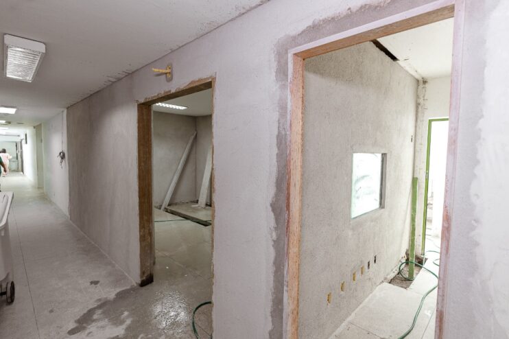 Prefeitura avança na construção da nova recepção infantil, Ala Vermelha e sala do tomógrafo do Hospital Geral de Eunápolis 30