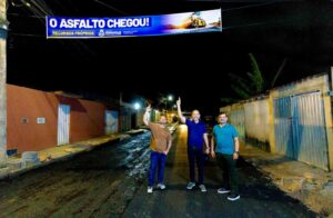 Obra da Prefeitura: moradores comemoram serviço de drenagem e asfalto na Rua Chade, em Eunápolis 117