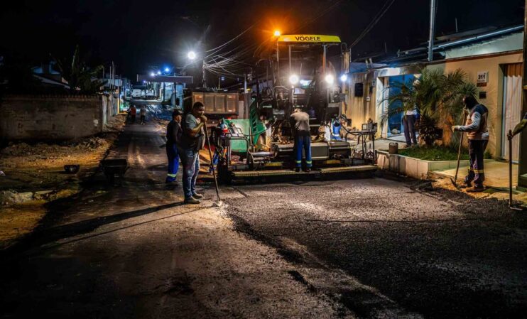 Obra da Prefeitura: moradores comemoram serviço de drenagem e asfalto na Rua Chade, em Eunápolis 13