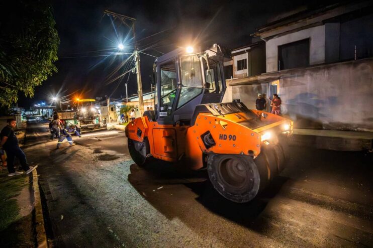 Obra da Prefeitura: moradores comemoram serviço de drenagem e asfalto na Rua Chade, em Eunápolis 10