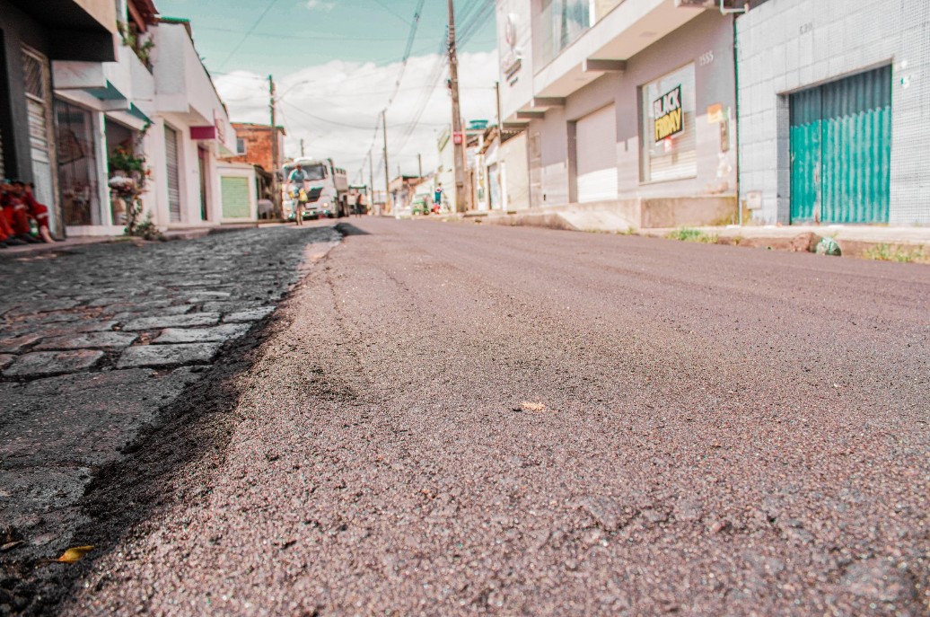 Prefeitura de Porto Seguro amplia obras de repavimentação do bairro Baianão com asfalto de qualidade 7