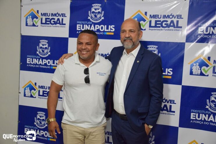 Prefeitura de Eunápolis entrega mais de 300 títulos de propriedade a famílias do município 14