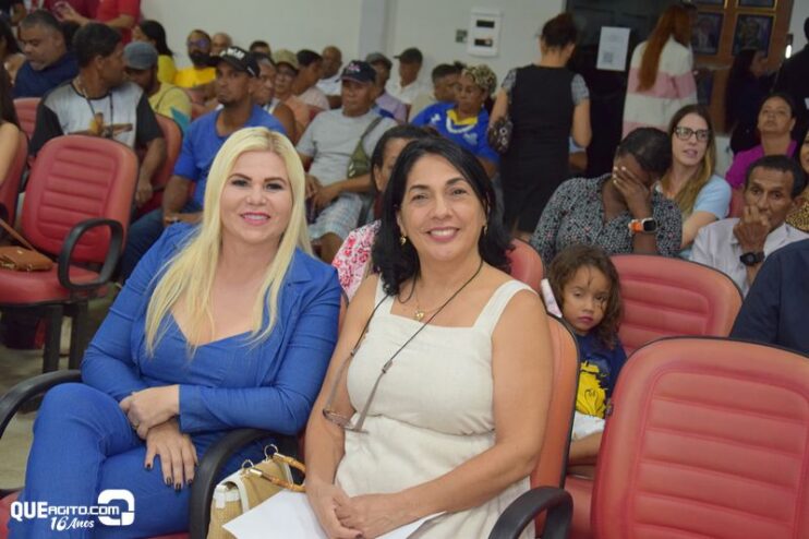 Prefeitura de Eunápolis entrega mais de 300 títulos de propriedade a famílias do município 16