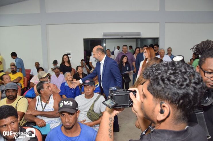 Prefeitura de Eunápolis entrega mais de 300 títulos de propriedade a famílias do município 17