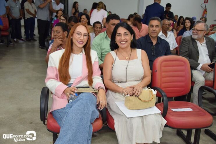 Prefeitura de Eunápolis entrega mais de 300 títulos de propriedade a famílias do município 19