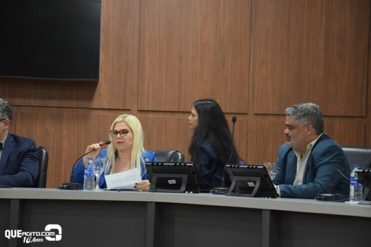 Prefeitura de Eunápolis entrega mais de 300 títulos de propriedade a famílias do município 25