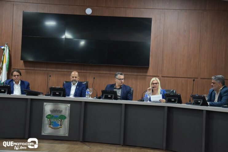 Prefeitura de Eunápolis entrega mais de 300 títulos de propriedade a famílias do município 26