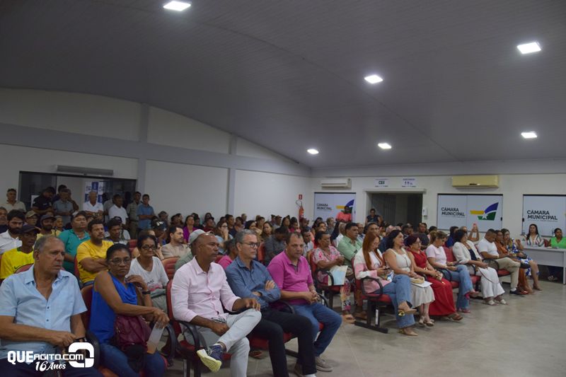 Prefeitura de Eunápolis entrega mais de 300 títulos de propriedade a famílias do município 7