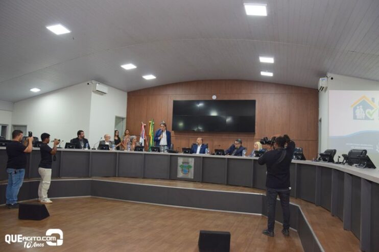 Prefeitura de Eunápolis entrega mais de 300 títulos de propriedade a famílias do município 32